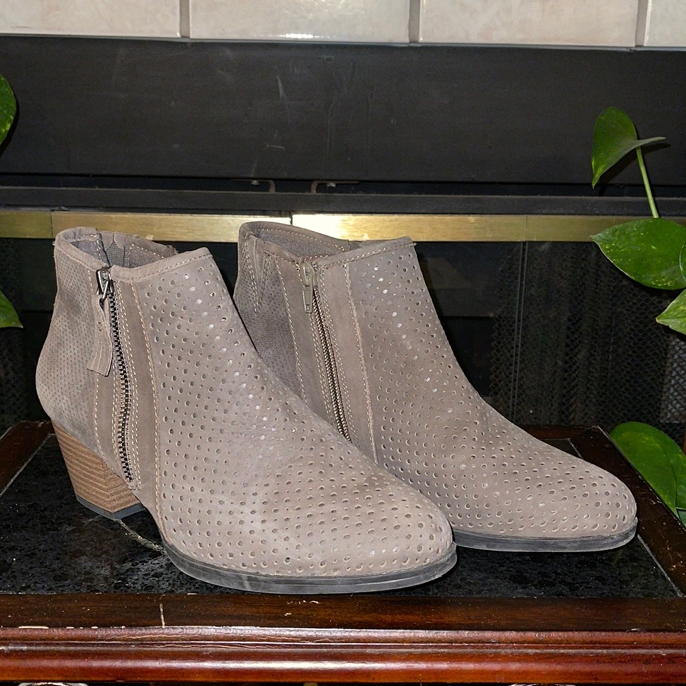 Earth booties! (268)